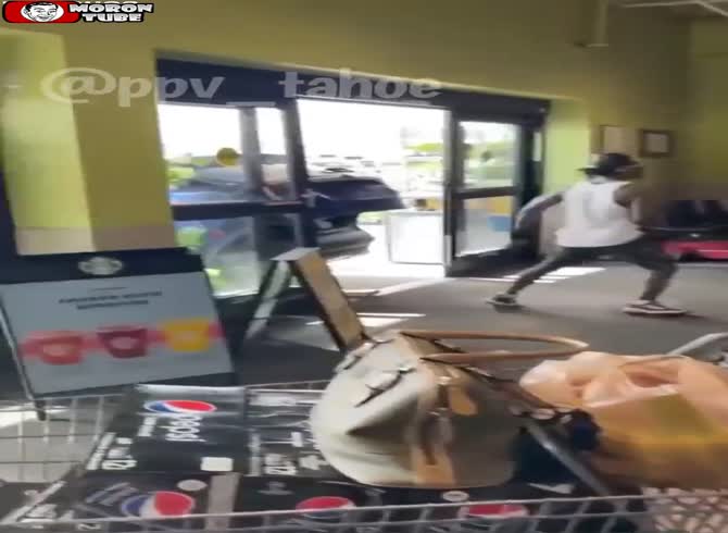 Video :Their scheme fails when they attempt to flee with a full cart without paying